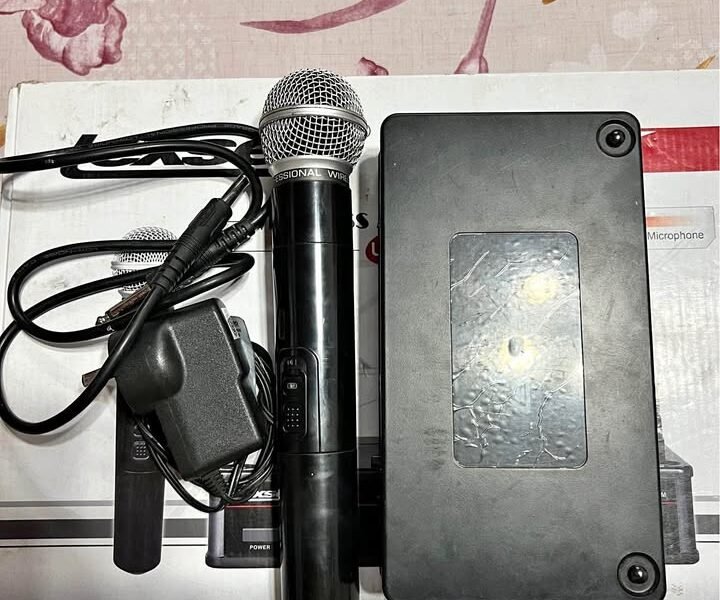 Micrófono inalambrico Lexen UHf