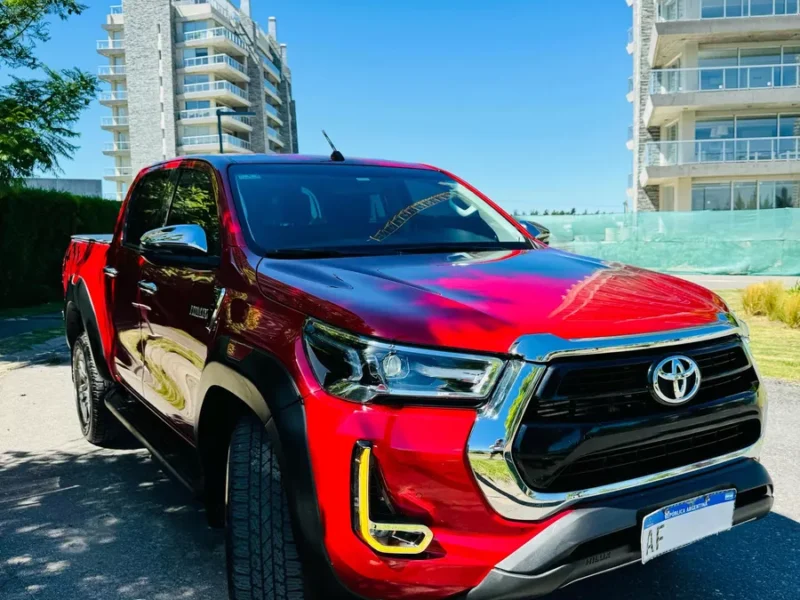 Toyota Hilux 2.8 Cd Srv 177cv 4x2 At