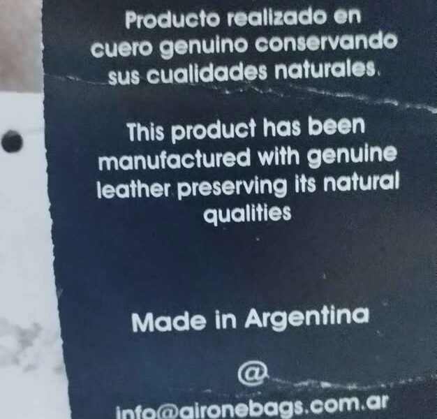 Cartera para dama ,confeccionada en cuero. Sin uso .