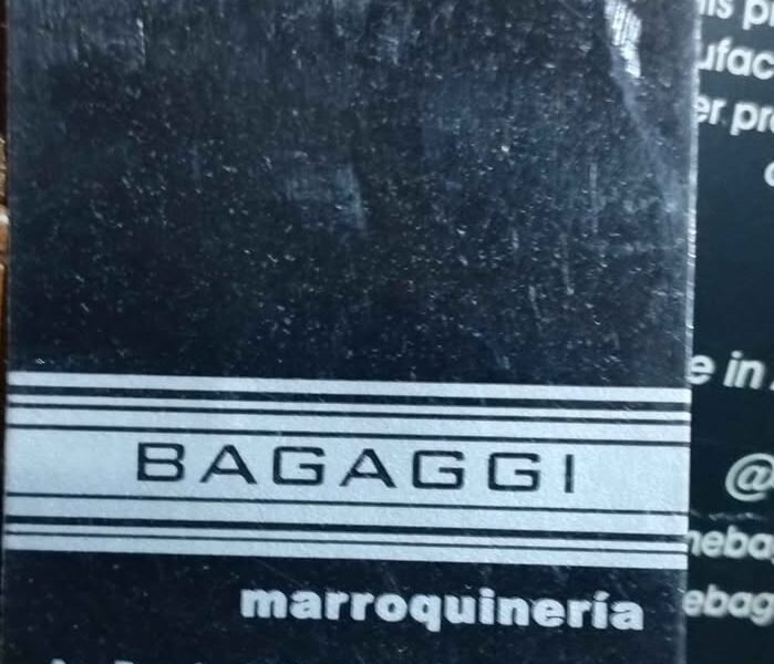 Cartera para dama ,confeccionada en cuero. Sin uso .