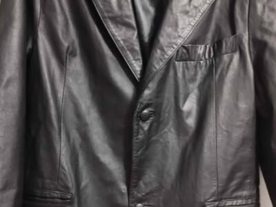 Blazer confeccionado en cuero original ,talle m . 50 CM de hombro a hombro . Se retira por Balvanera, cerca de la estación Venezuela de la línea H. CABA.
