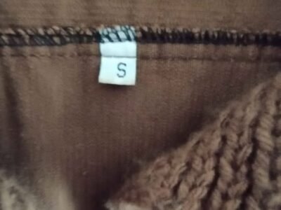 Saco largo. Cuerpo de corderoy y mangas y cuello tejidos. Sin uso.Talle S. Se retira por Balvanera.