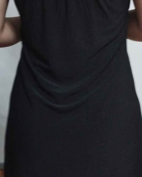 Vestido talle 2 ,negro con detalles plateados y dorados .
